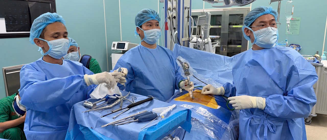 Viện Chấn thương chỉnh hình - Bệnh viện Quân y 175: Làm chủ kỹ thuật phẫu thuật cột sống ít xâm lấn, nâng cao chất lượng điều trị

