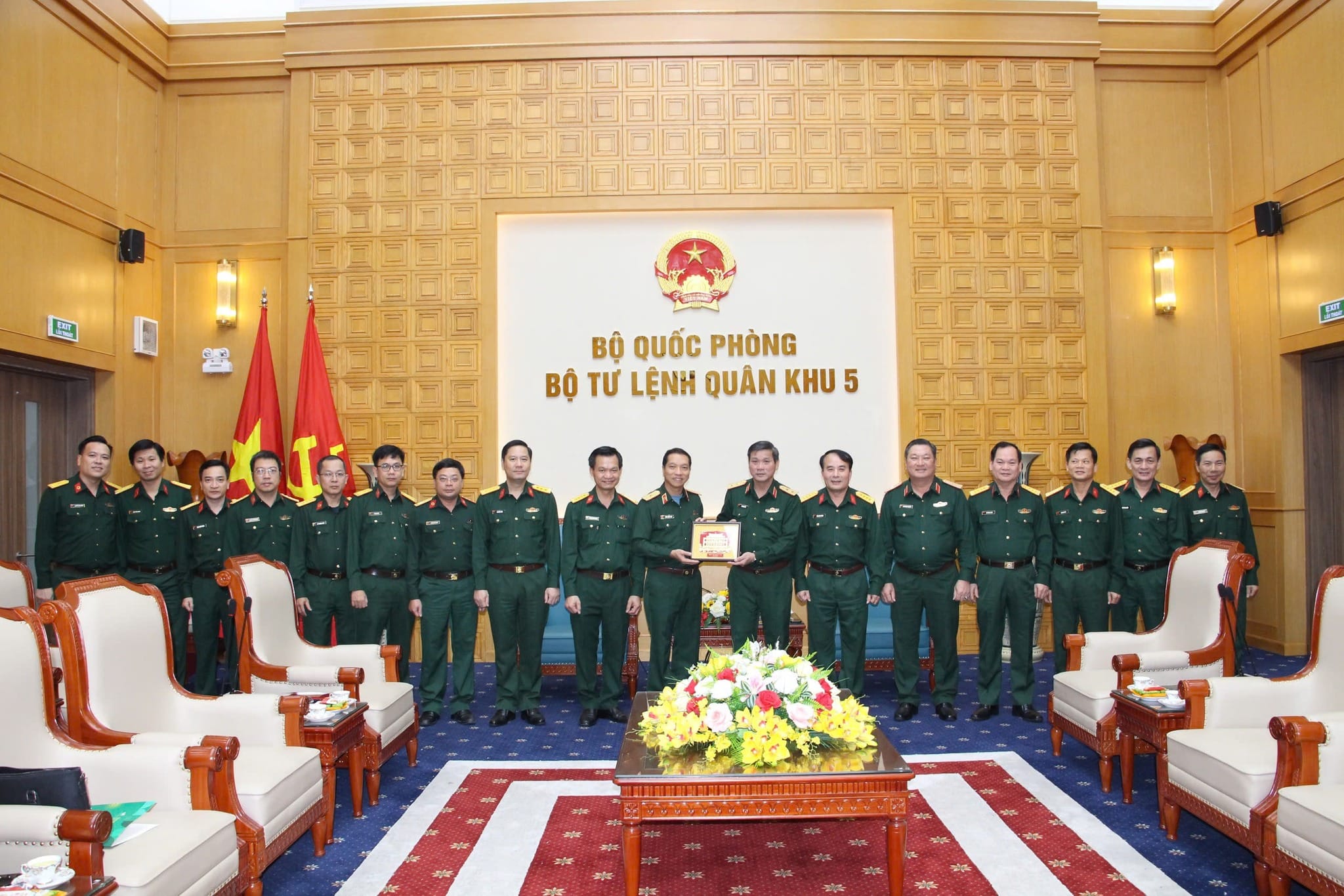 HỢP TÁC HỖ TRỢ CHUYÊN MÔN, CHUYỂN GIAO KỸ THUẬT GIỮA BỆNH VIỆN QUÂN Y 175 VỚI NGÀNH QUÂN Y, BỆNH VIỆN QUÂN Y 13, 17 / QUÂN KHU 5 NHẰM NÂNG CAO CHẤT LƯỢNG CÔNG TÁC KHÁM BỆNH, CHỮA BỆNH CHO BỘ ĐỘI & NHÂN DÂN TRÊN ĐỊA BÀN QUÂN KHU 5. 