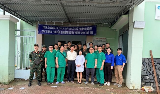 Bệnh viện Quân y 175 tham gia cứu trợ y tế tại vùng rốn lũ Khánh Hòa