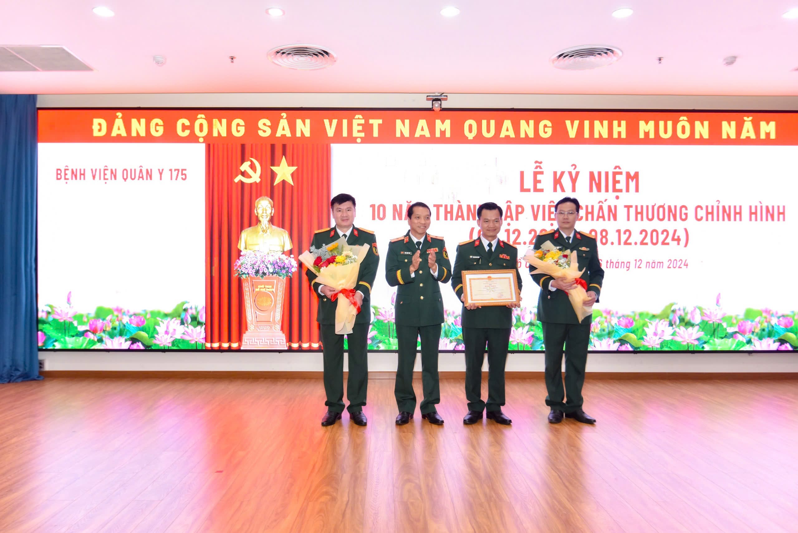 Viện Chấn thương chỉnh hình, Bệnh viện Quân y 175 vinh dự đón nhận Bằng khen của Bộ Quốc phòng 